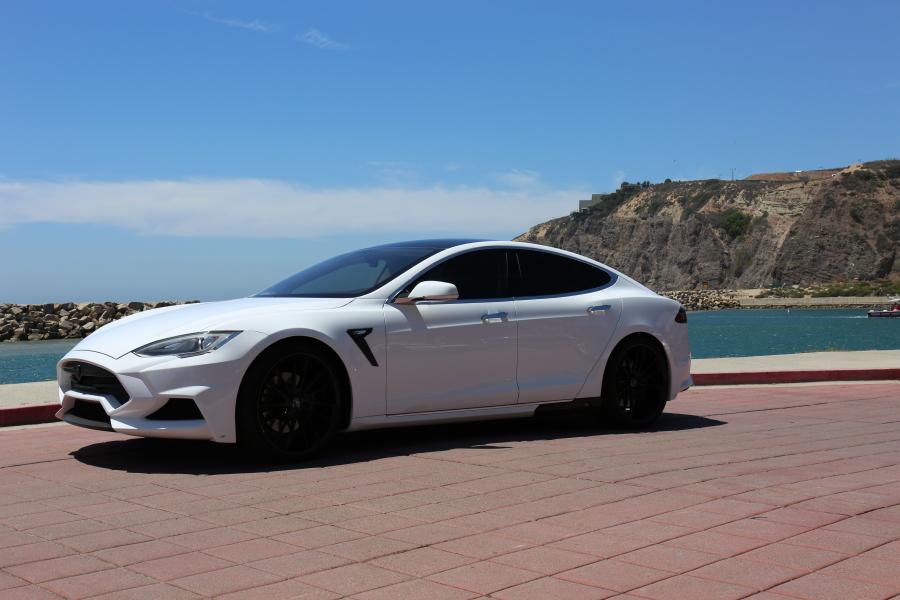  Tesla Model S P85D Elizabeta by Larte Design 2015 года  (фото 30 из 72)